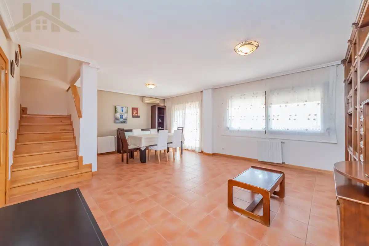 Living room of Houses for sale in Aranjuez  with Air Conditioner, Heating and Terrace