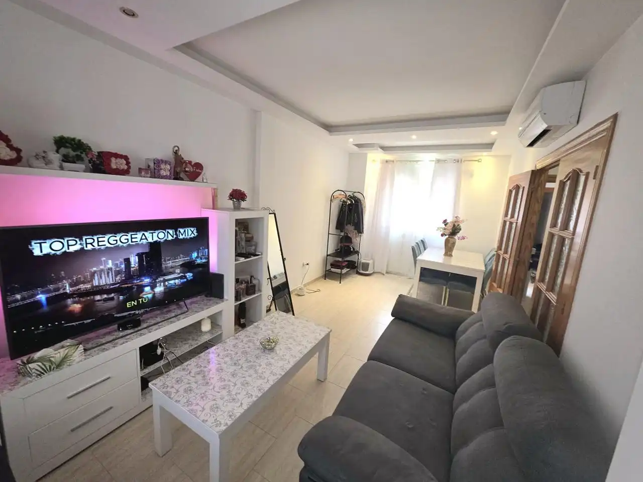 Sala d'estar de Casa adosada en venda en Antas amb Aire condicionat, Terrassa i Piscina