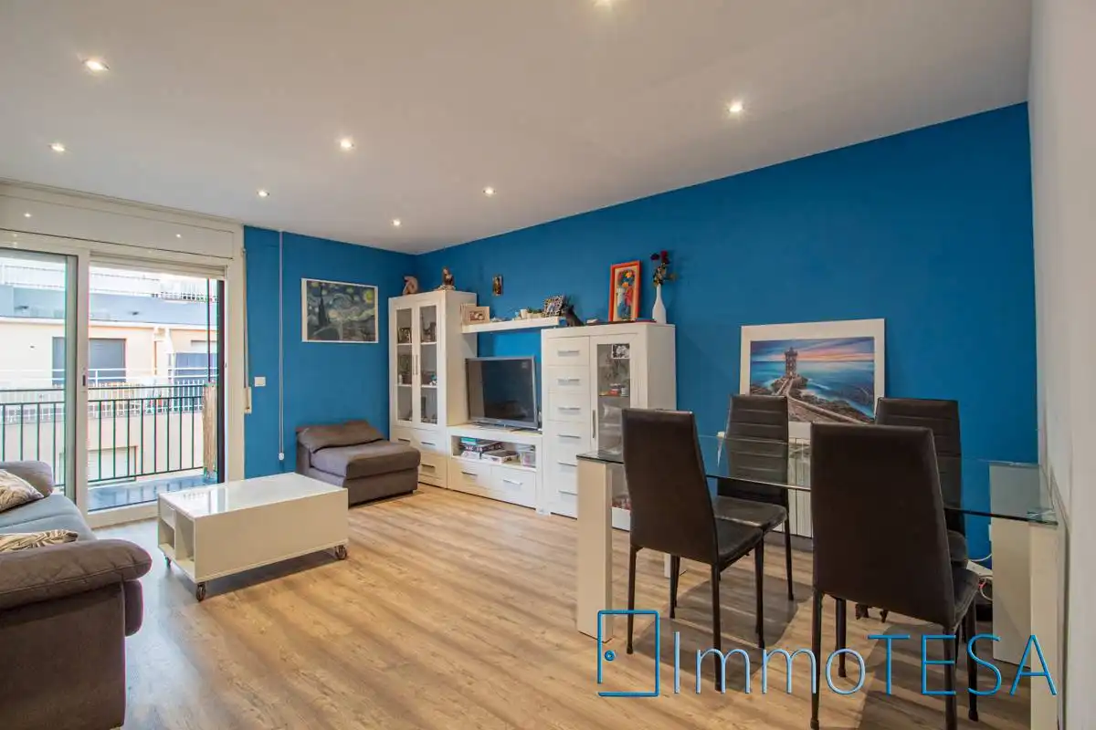 Living room of Flat for sale in Barberà del Vallès  with Heating, Parquet flooring and Terrace