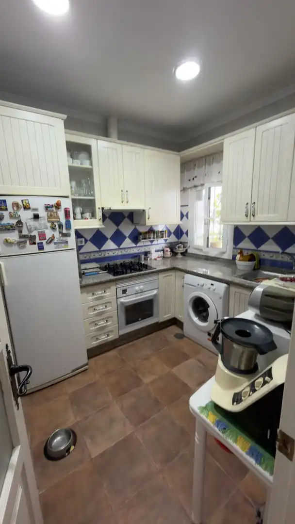 Cuina de Casa o xalet en venda en Sevilla amb Aire condicionat i Moblat