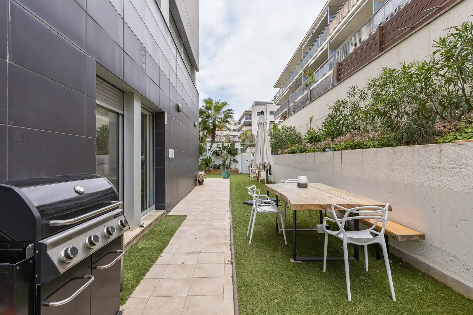 Terrasse von Wohnungen zum Verkauf in Sitges mit Klimaanlage, Heizung und Privatgarten