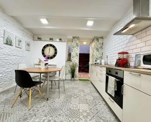 Study to share in Palacio