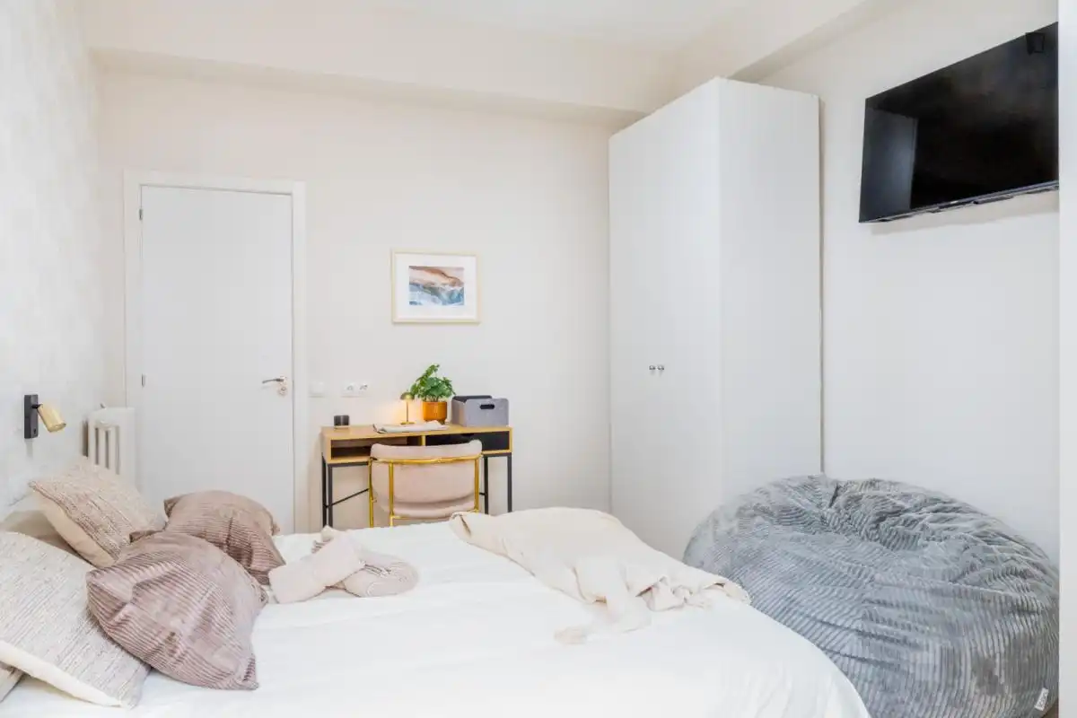 Habitación de Apartamento para compartir en Madrid con Calefacción, Amueblado y Horno