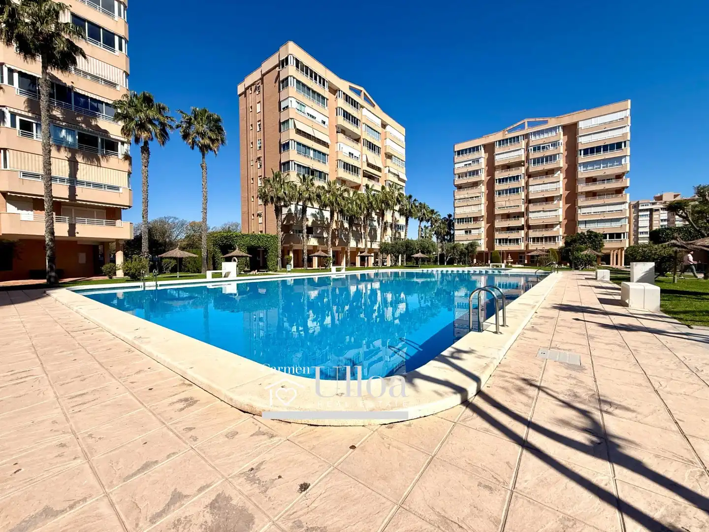 Piscina de Apartamento en venta en Alicante / Alacant con Jardín privado y Piscina comunitaria