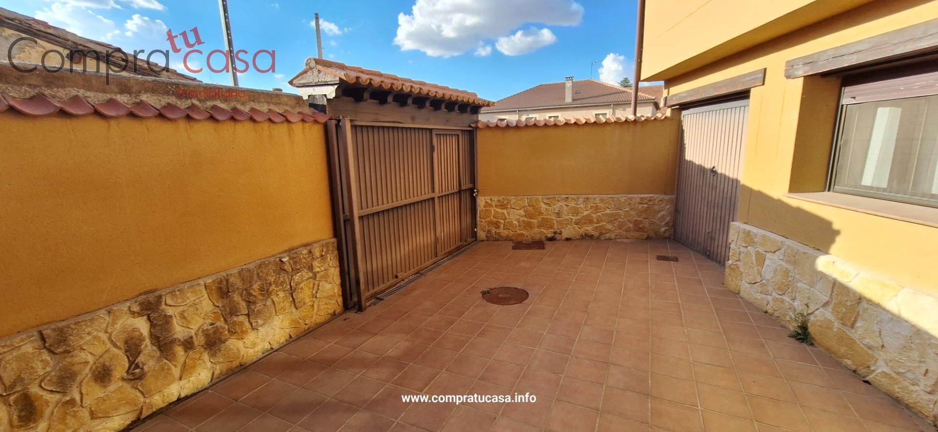 Terrassa de Casa adosada en venda en Valverde del Majano amb Calefacció i Traster