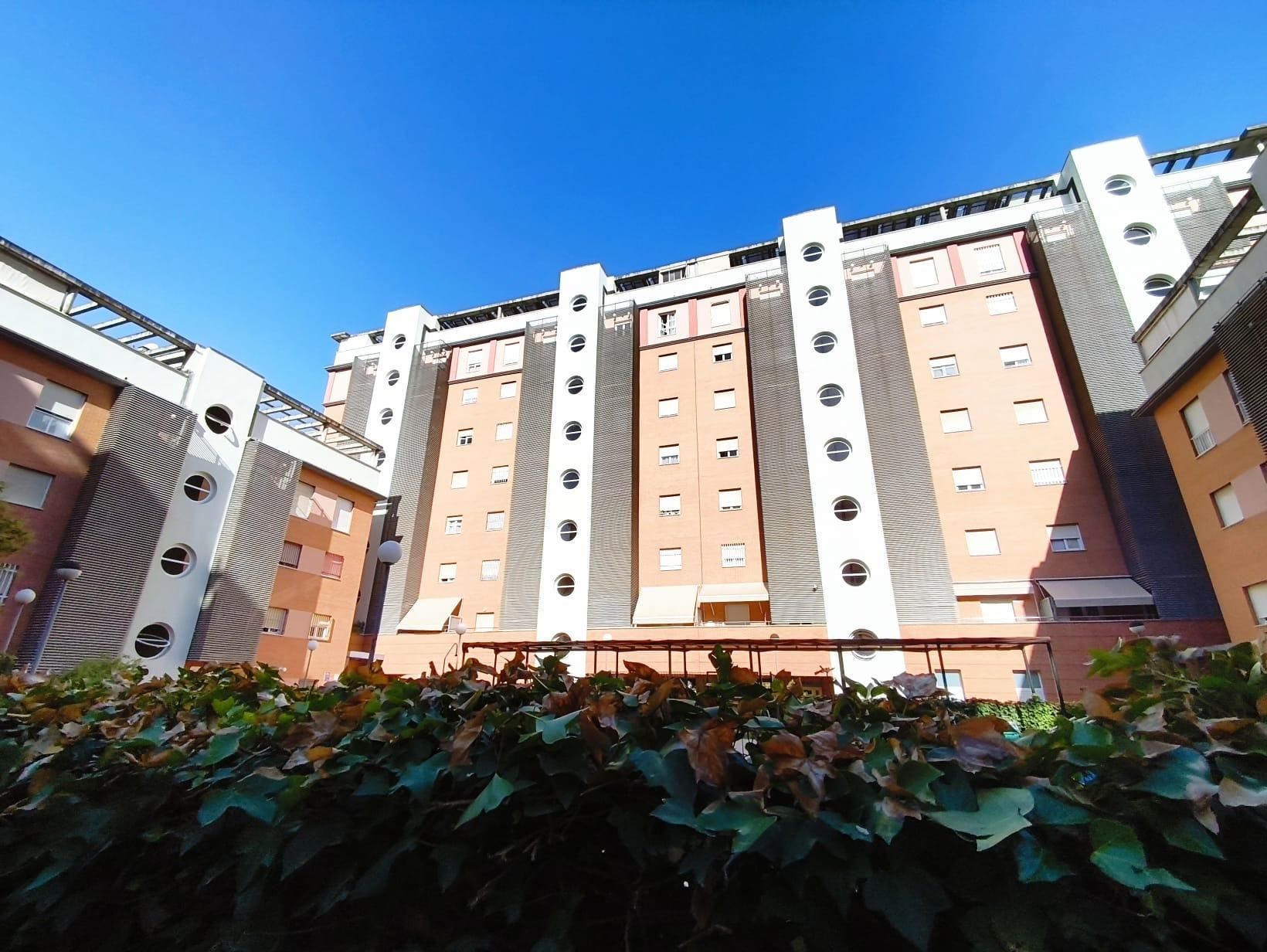 Exterior view of Flat for sale in  Sevilla Capital  with Air Conditioner, Private garden and Community pool