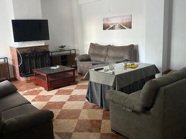 Casa con balcón en venta en Cabra