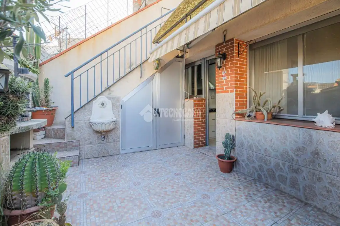 Vista exterior de Casa adosada en venda en Terrassa amb Aire condicionat, Calefacció i Terrassa
