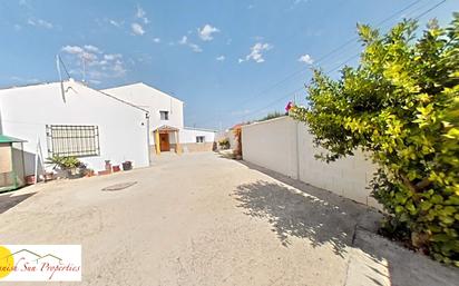 Vista exterior de Casa o xalet en venda en Coín amb Jardí privat i Piscina