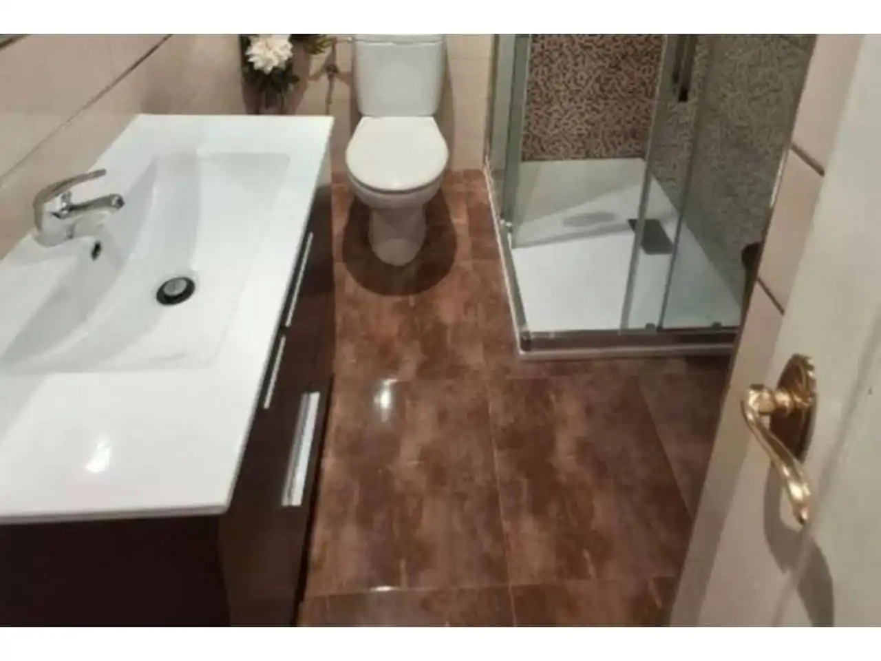 Bathroom of Flat for rent in Ourense Capital   with Heating, Parquet flooring and Storage room