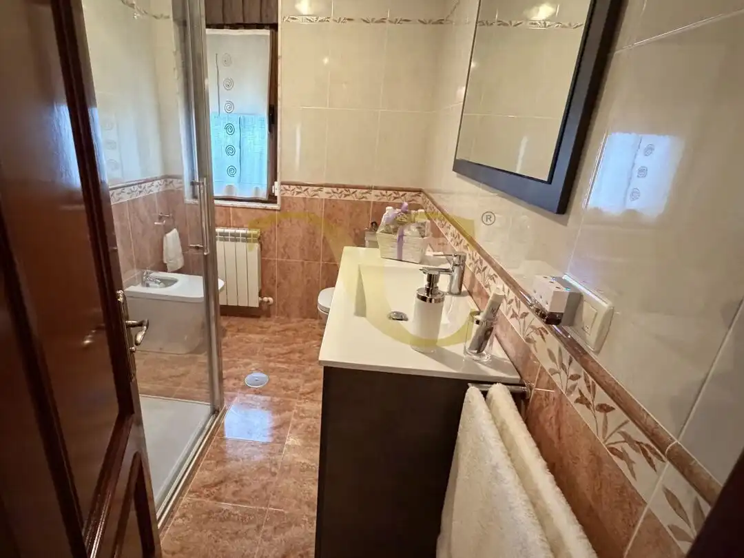 Bany de Casa o xalet en venda en Navia amb Calefacció, Jardí privat i Traster