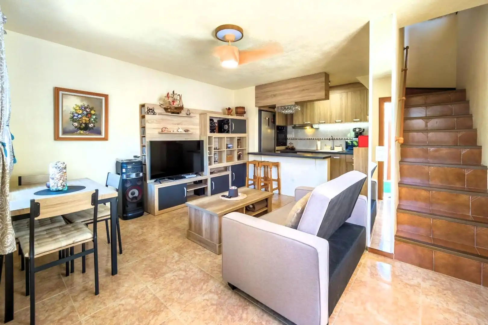 Wohnzimmer von Einfamilien-Reihenhaus zum Verkauf in Torrevieja mit Klimaanlage, Heizung und Terrasse