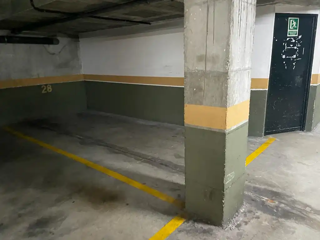 Individual with lift for sale in Carrer Castell de Requesens, imagen 3