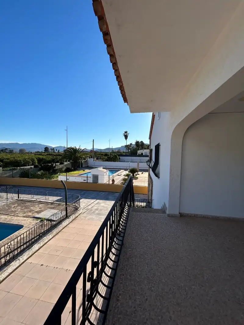 Vista exterior de Casa o xalet en venda en Gandia amb Aire condicionat, Jardí privat i Terrassa