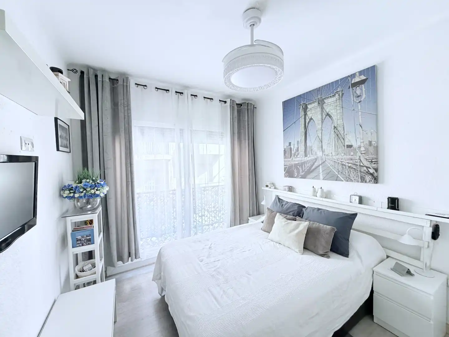Schlafzimmer von Wohnung zum Verkauf in L'Hospitalet de Llobregat mit Parkett, Terrasse und Möbliert