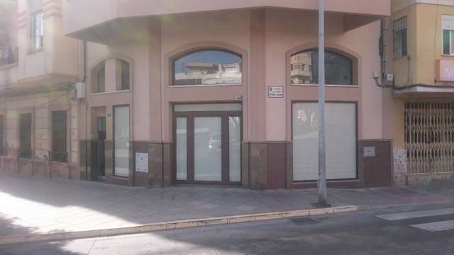 Local comercial en Alquiler en Calle Carlos Ramírez de Arellano, 19 en Centro