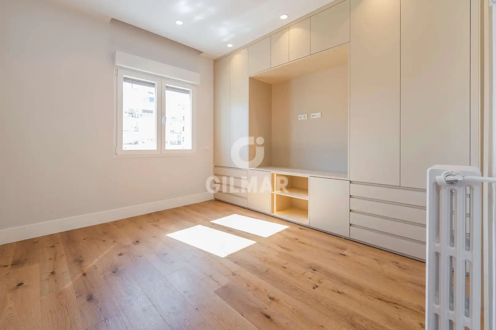 Habitación de Piso en venta en Madrid con Calefacción y Trastero