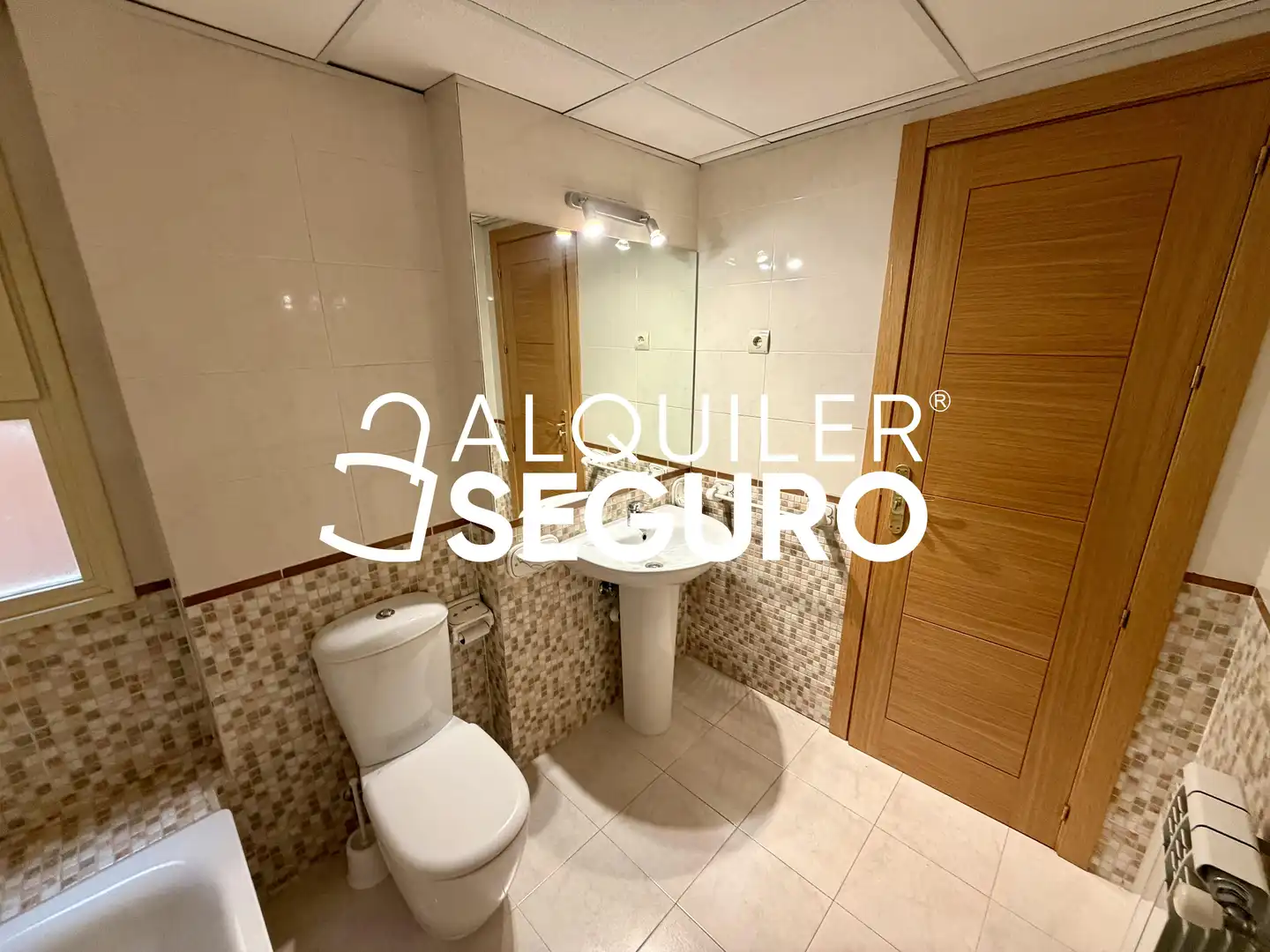 Bathroom of Flat for rent in Valdemoro  with Air Conditioner, Heating and Storage room
