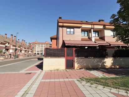 Casa adosada en venda a Calle Páramo de Vivar, 22, Parque Alameda - Paula López