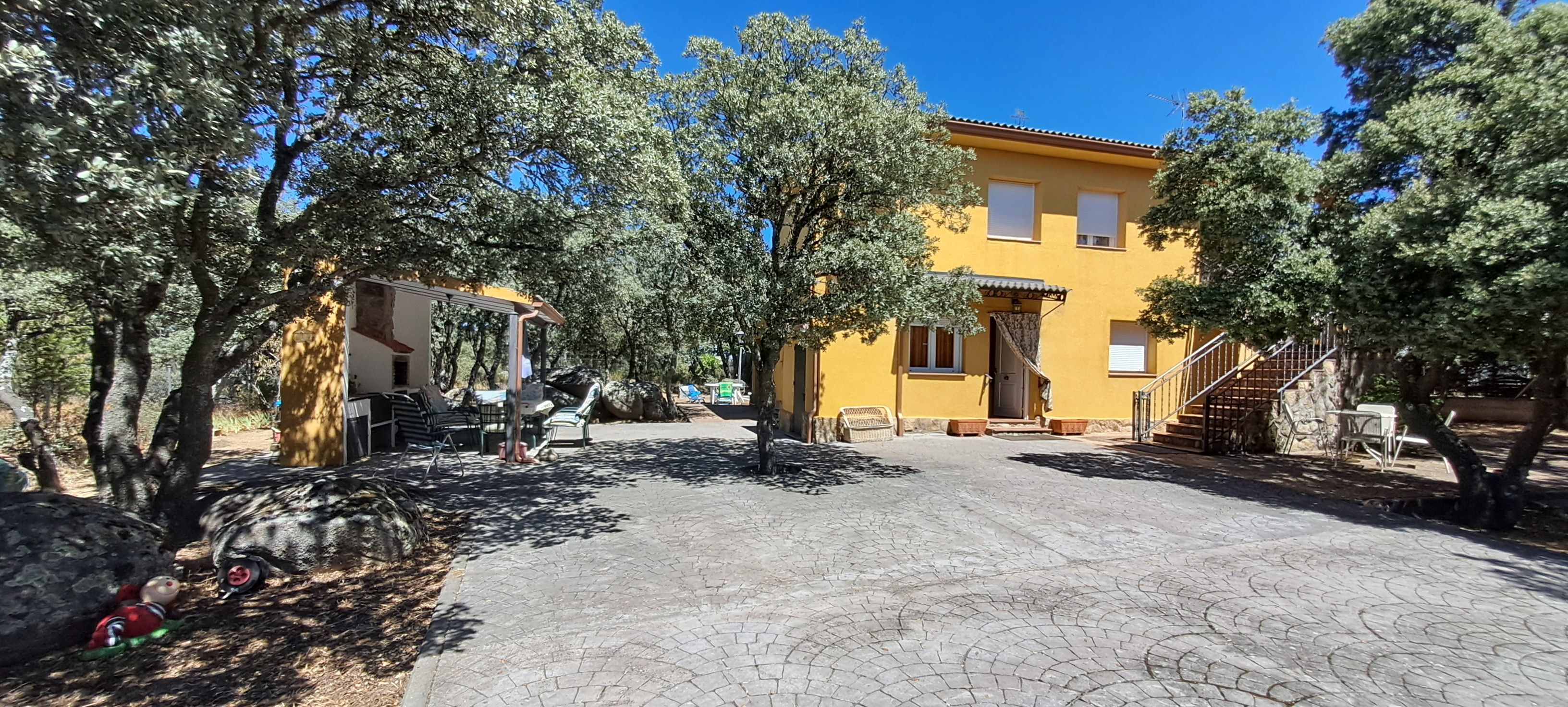 Vista exterior de Casa o xalet en venda en Ituero y Lama amb Calefacció, Jardí privat i Piscina