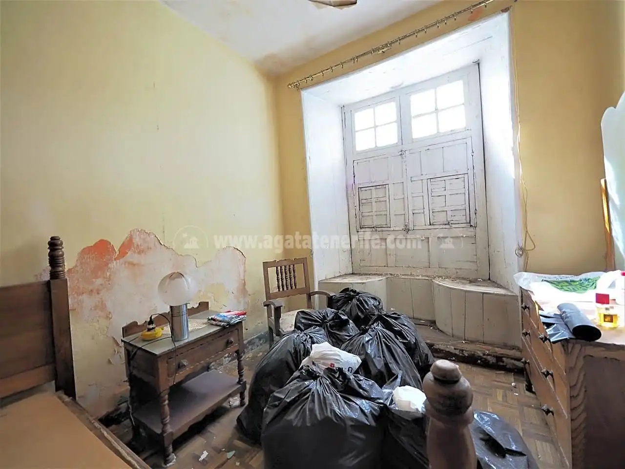 Dormitori de Casa o xalet en venda en Icod de los Vinos amb Jardí privat