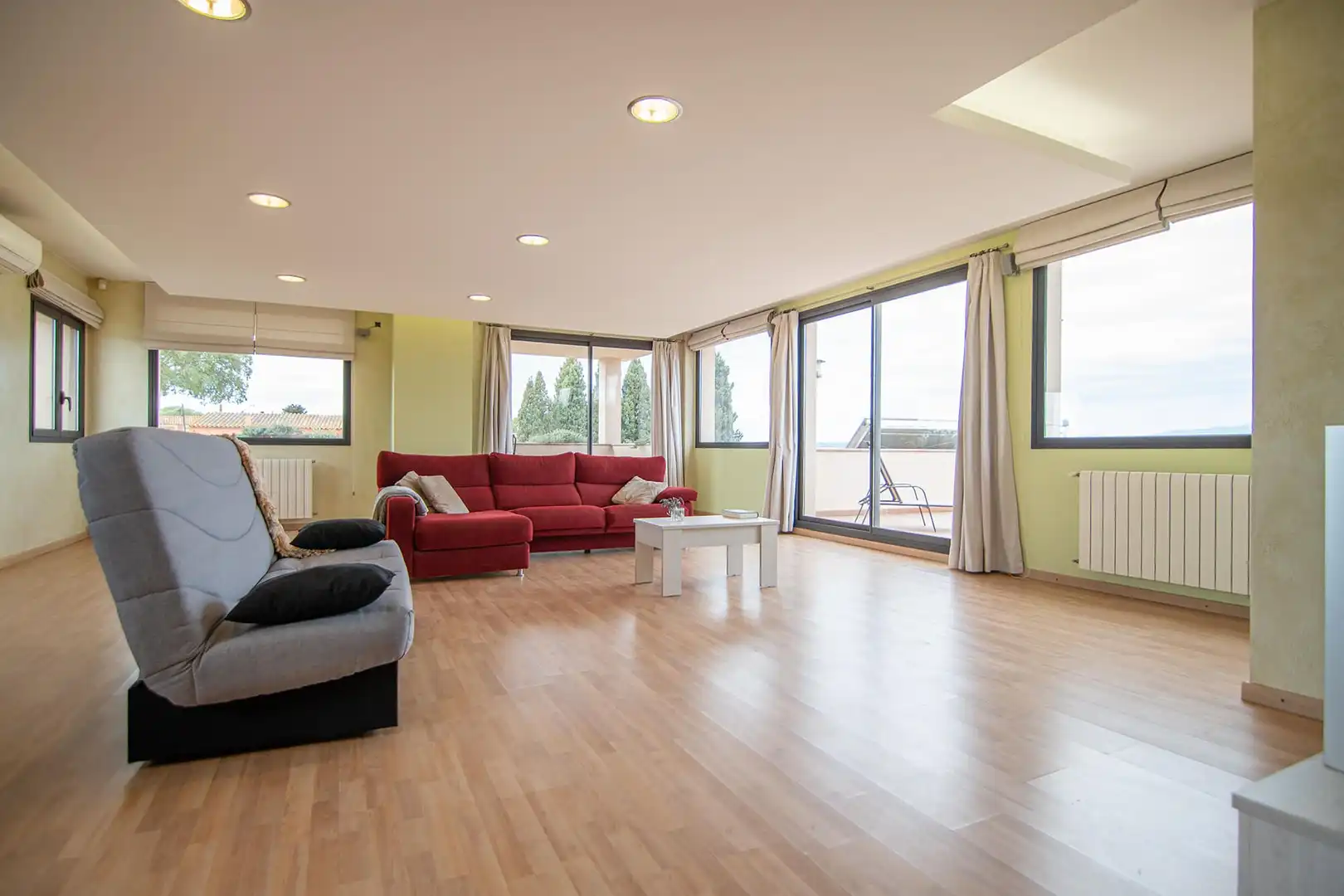 Sala de estar de Casa o chalet en venta en Palau de Santa Eulàlia con Aire acondicionado, Calefacción y Jardín privado