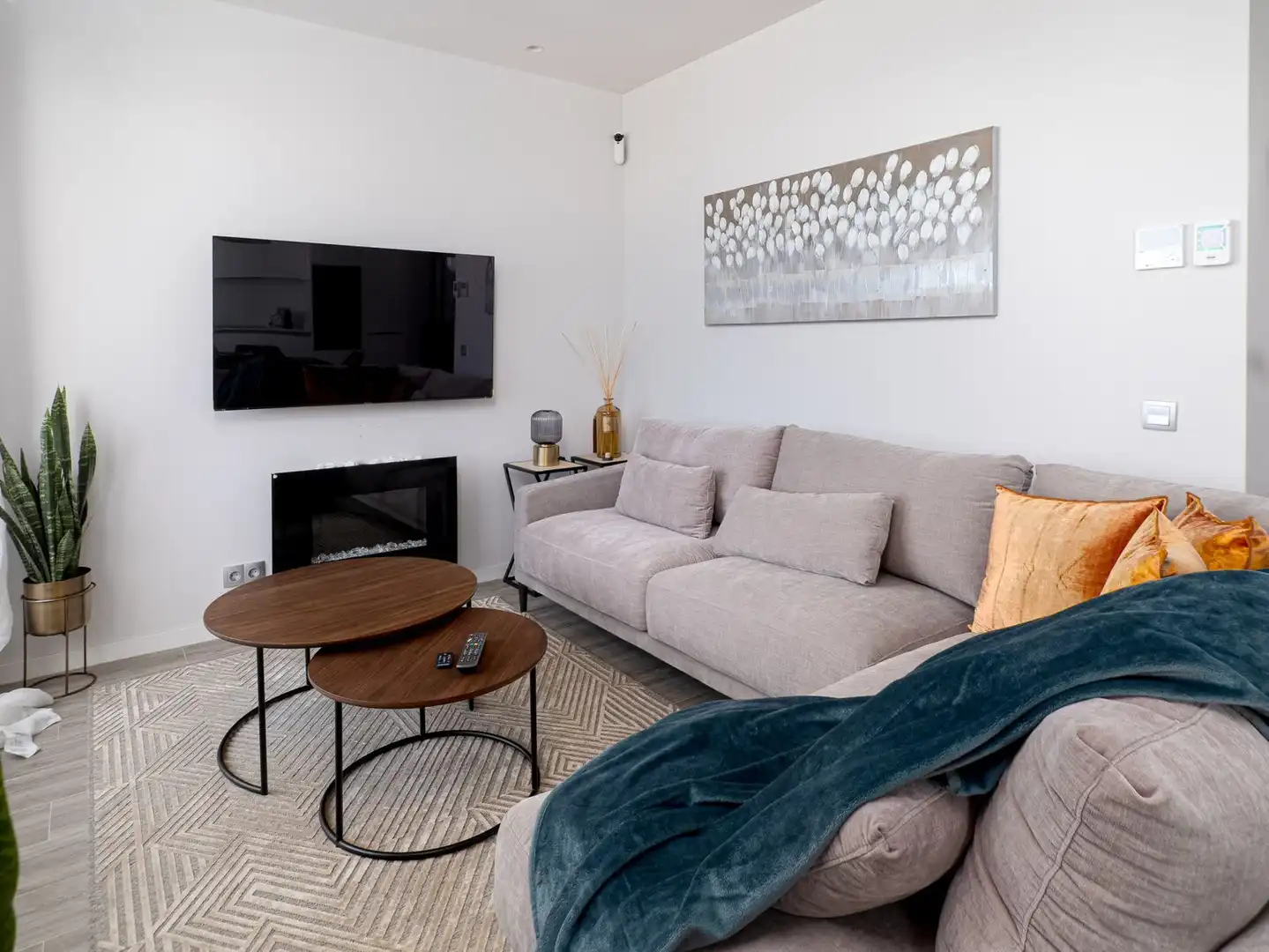 Sala de estar de Ático de alquiler en Estepona con Aire acondicionado, Terraza y Trastero
