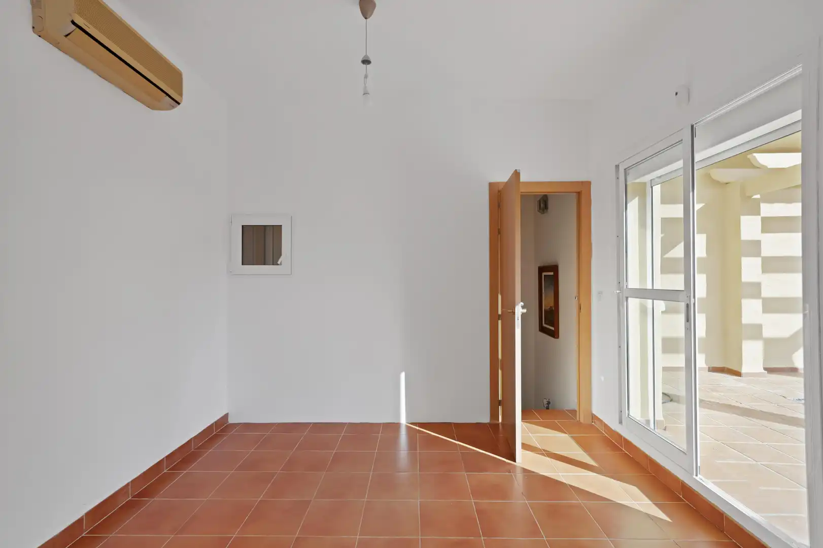 Casa adosada en venta en Estepona con Aire acondicionado, Calefacción y Jardín privado