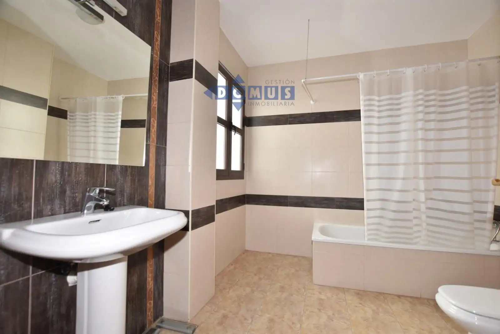 Baño de Piso de alquiler en Ronda con Aire acondicionado y Calefacción
