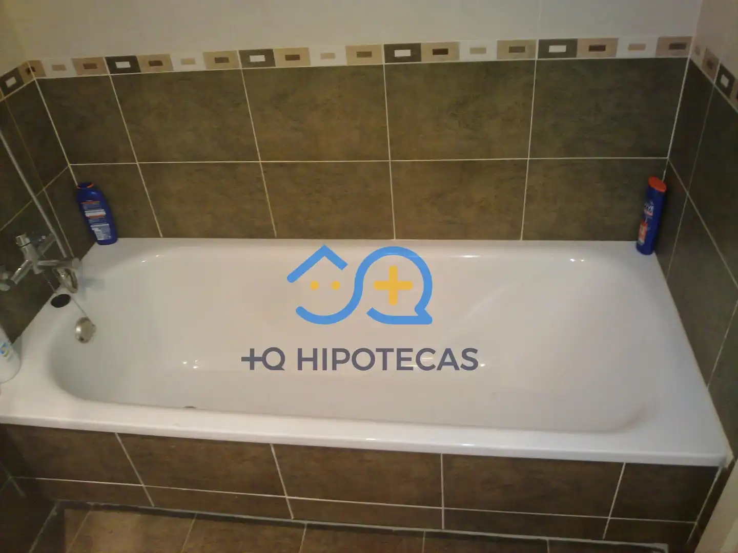 Bathroom of Flat for sale in Madrid  with Air Conditioner, Heating and Storage room