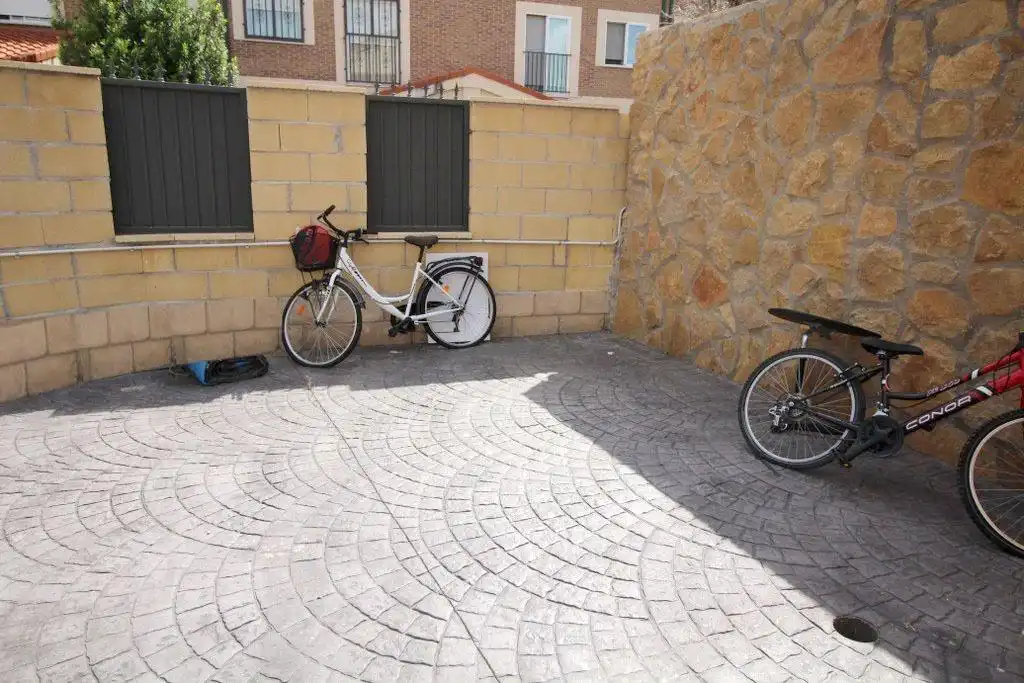 Parking de Casa o chalet en venta en Alovera con Aire acondicionado, Calefacción y Piscina comunitaria