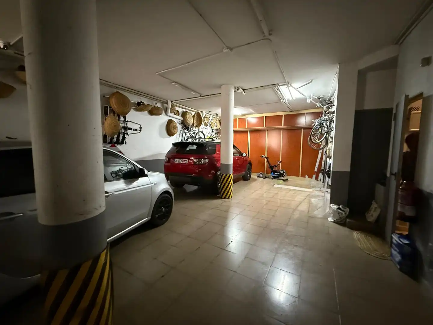 Parkplatz von Haus oder Chalet zum Verkauf in Santa Coloma de Gramenet mit Klimaanlage, Heizung und Terrasse