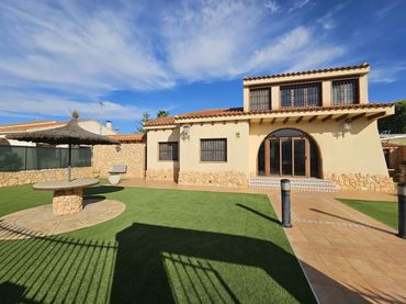Casa con piscina en venta en Pedanías Oeste
