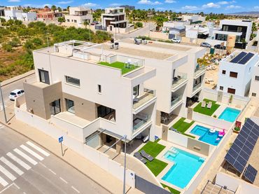 Casa amb piscina en venda a Benijófar
