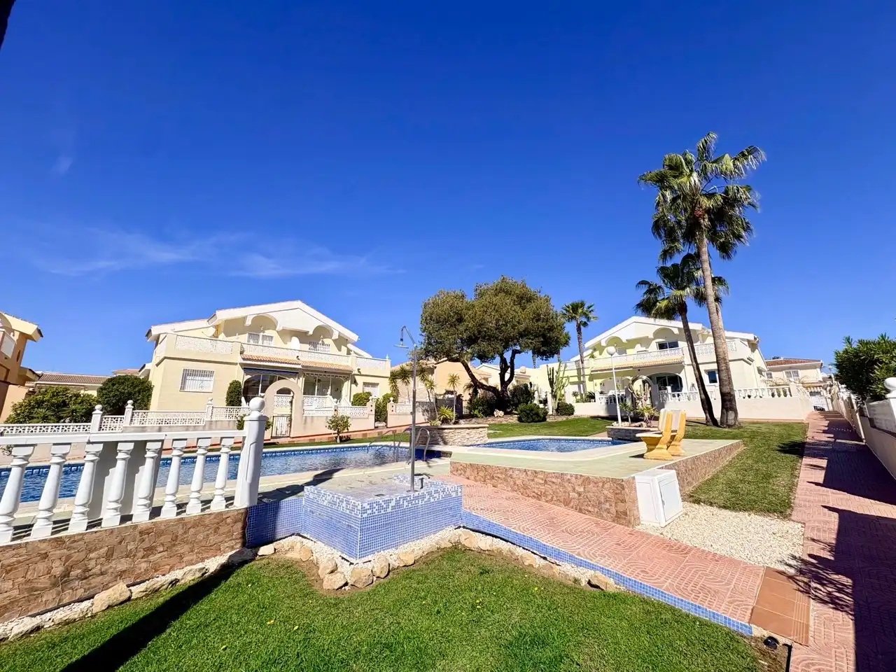 Vista exterior de Casa adosada en venta en Rojales con Terraza, Trastero y Piscina