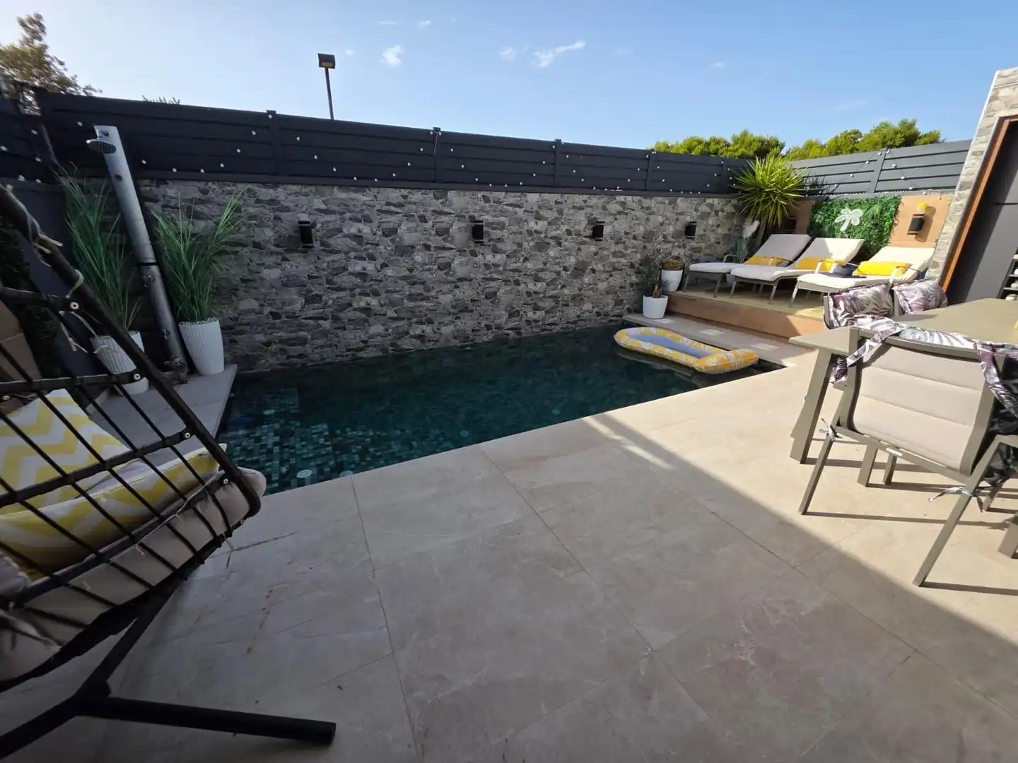 Piscina de Casa adosada en venda en Alicante / Alacant amb Aire condicionat, Jardí privat i Terrassa