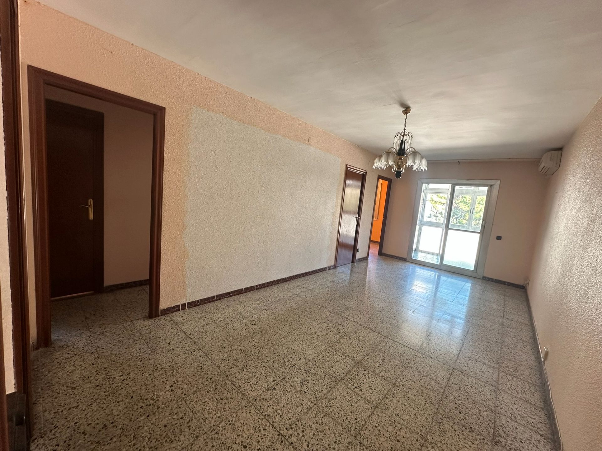 Sala d'estar de Pis en venda en Santa Coloma de Gramenet amb Aire condicionat i Balcó