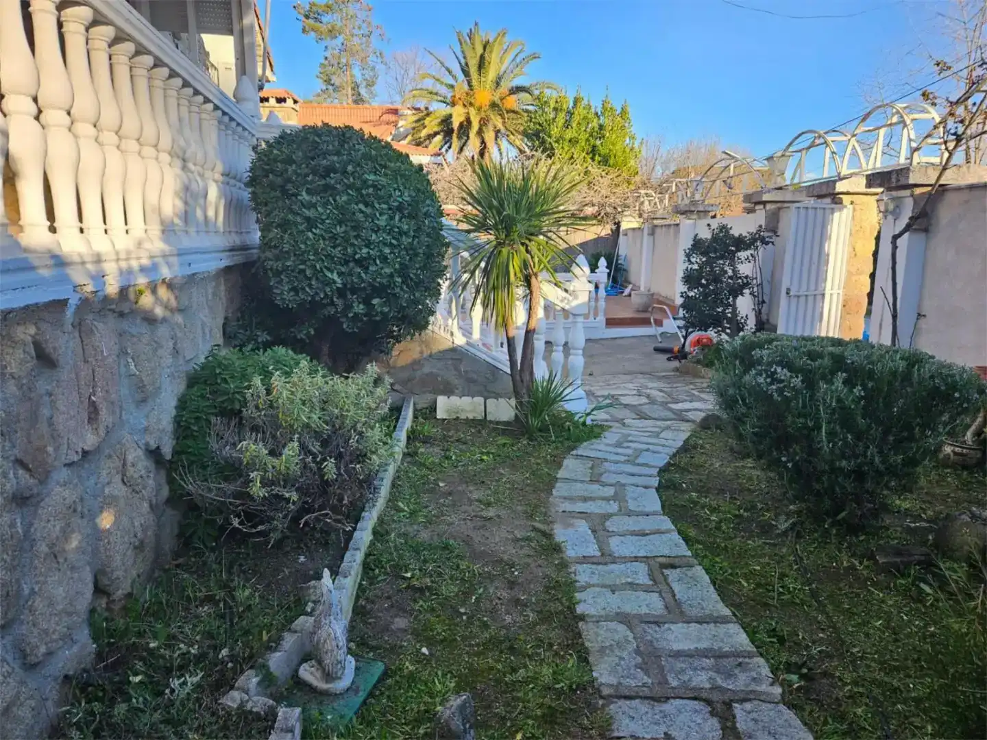 Jardí de Casa o xalet en venda en La Adrada  amb Aire condicionat, Piscina i Balcó