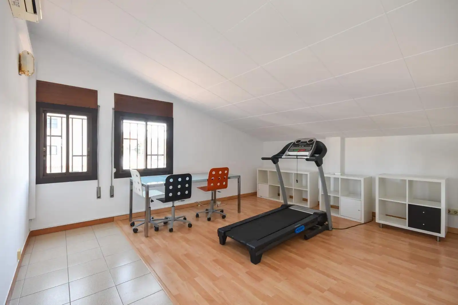 Habitación de Casa o chalet en venta en Santa Perpètua de Mogoda con Aire acondicionado, Calefacción y Jardín privado