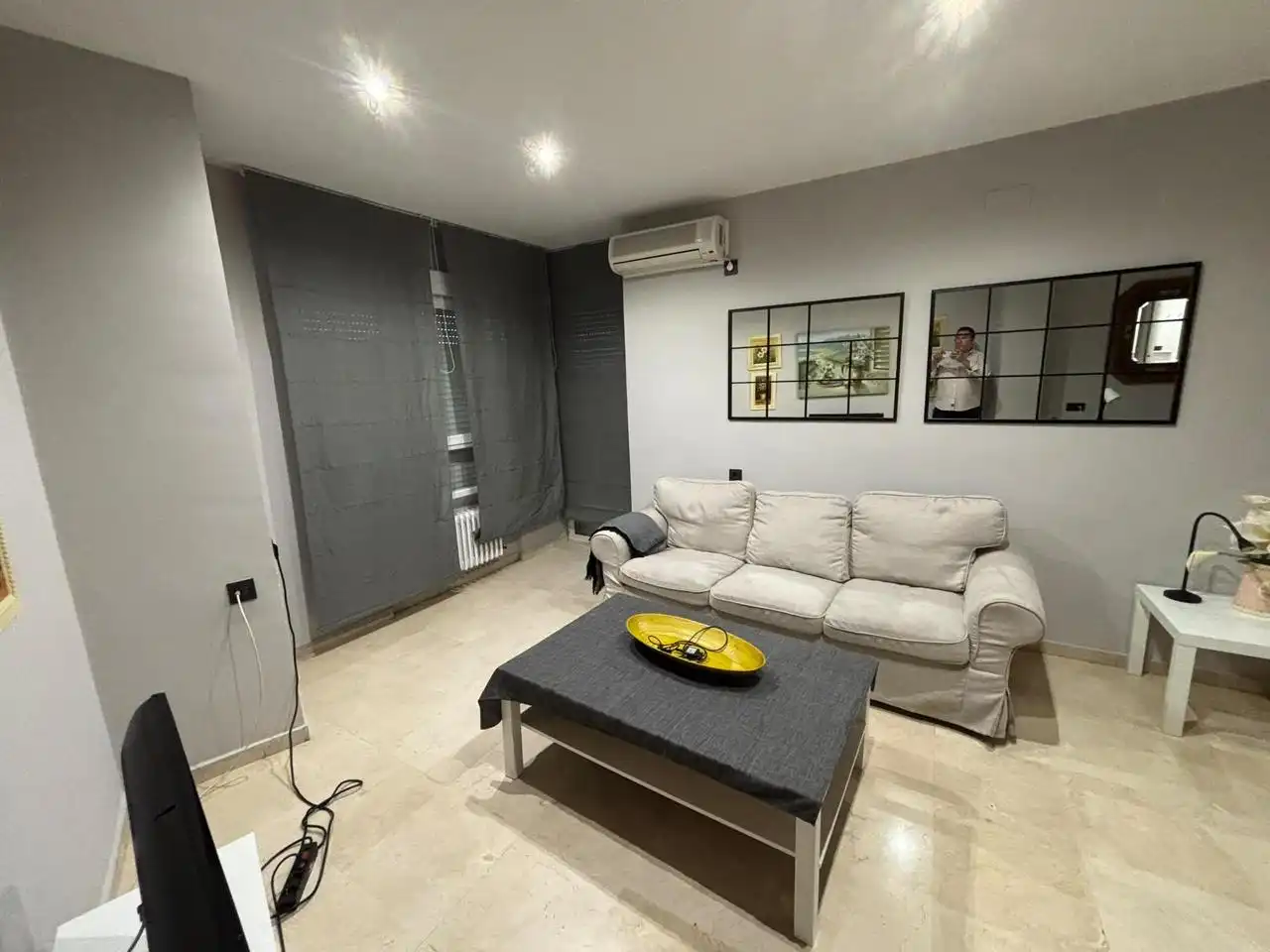 Living room of Flat for rent in Granada  with Air Conditioner and Furnished