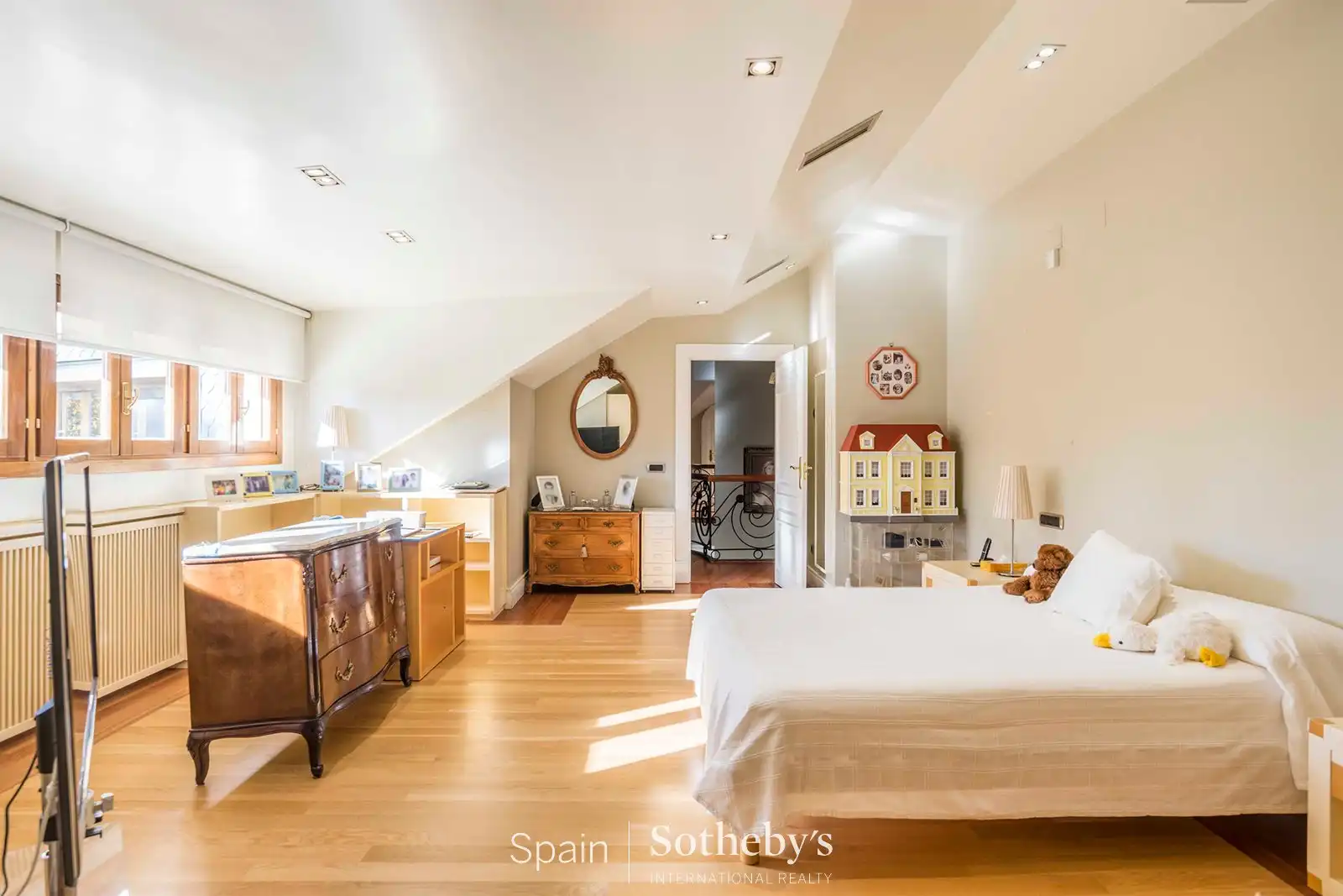 Habitación de Casa o chalet en venta en Madrid con Calefacción, Jardín privado y Piscina