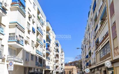 Exterior view of Flat for sale in  Sevilla Capital  with Air Conditioner