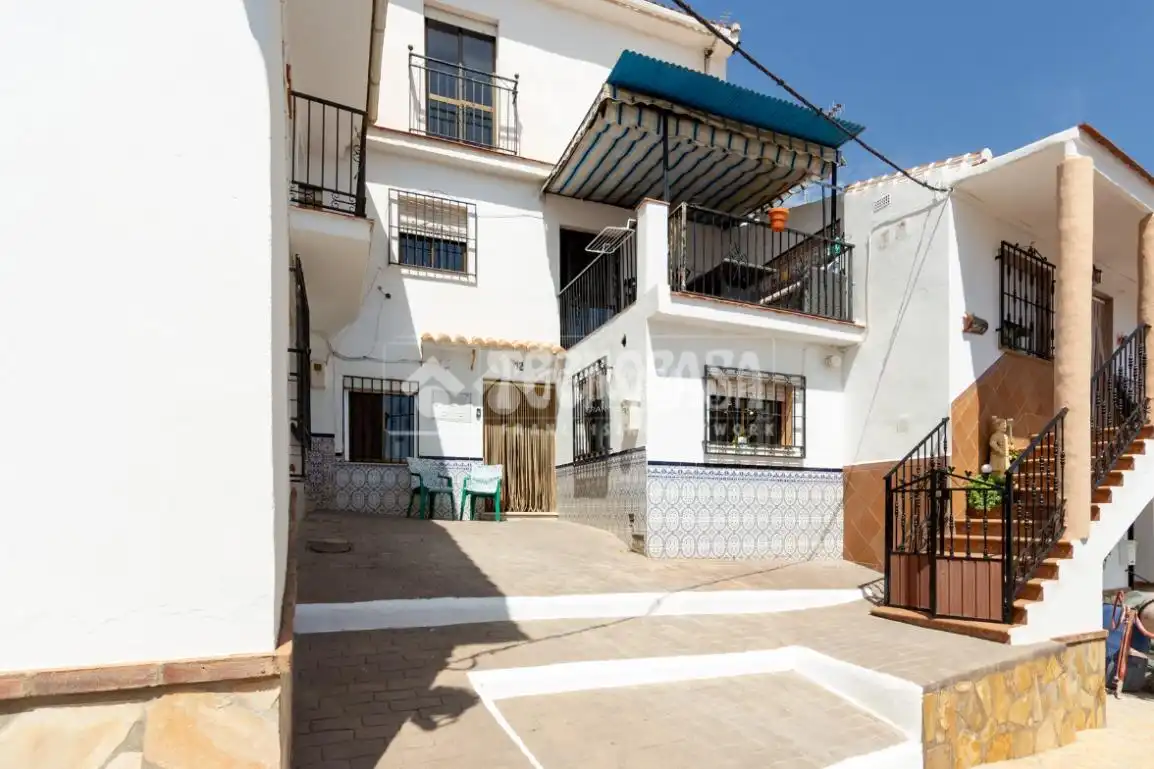 Vista exterior de Casa o chalet en venta en Alcaucín con Terraza y Balcón
