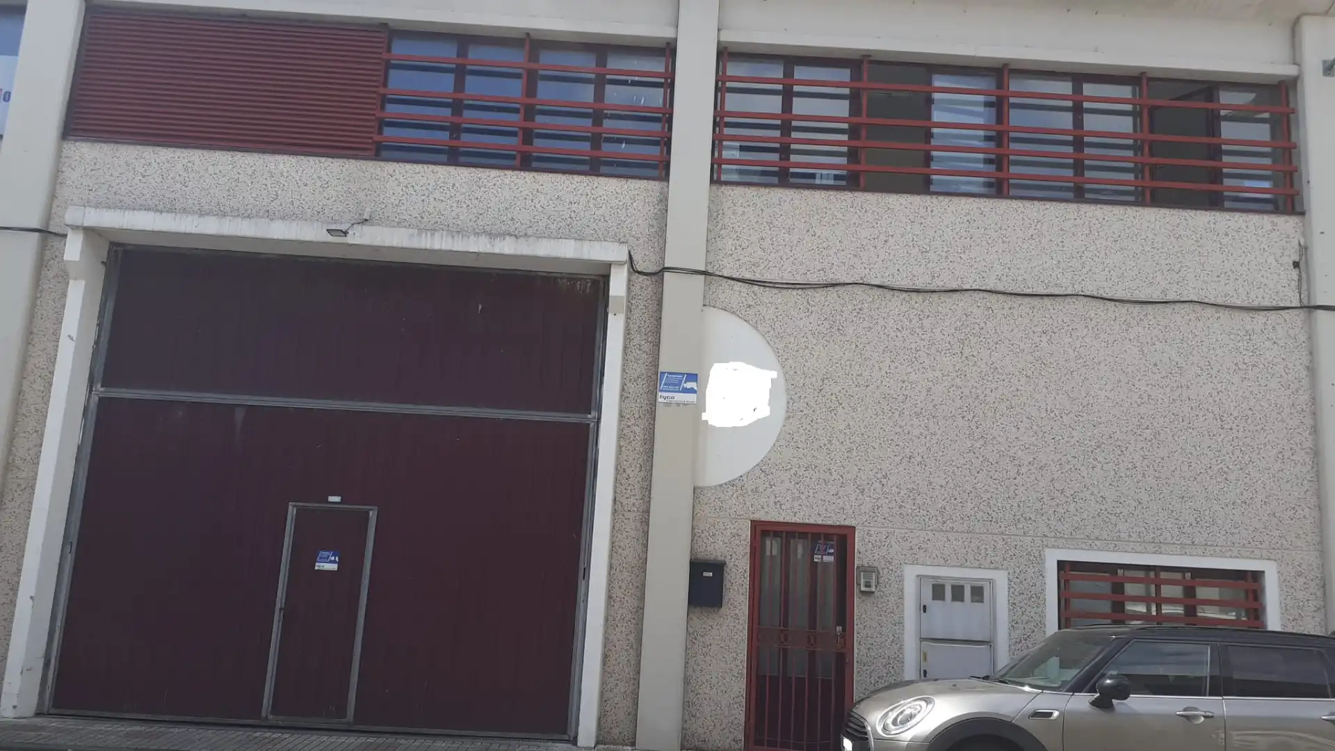 Vista exterior de Nave industrial en venta en El Astillero  