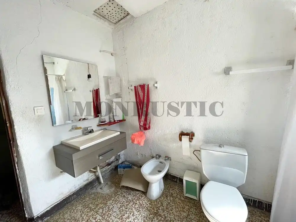 Baño de Finca rústica en venta en Querol con Jardín privado, Terraza y Trastero