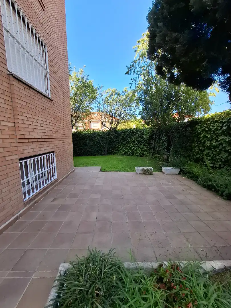Jardín de Casa adosada de alquiler en Villaviciosa de Odón con Aire acondicionado, Calefacción y Jardín privado