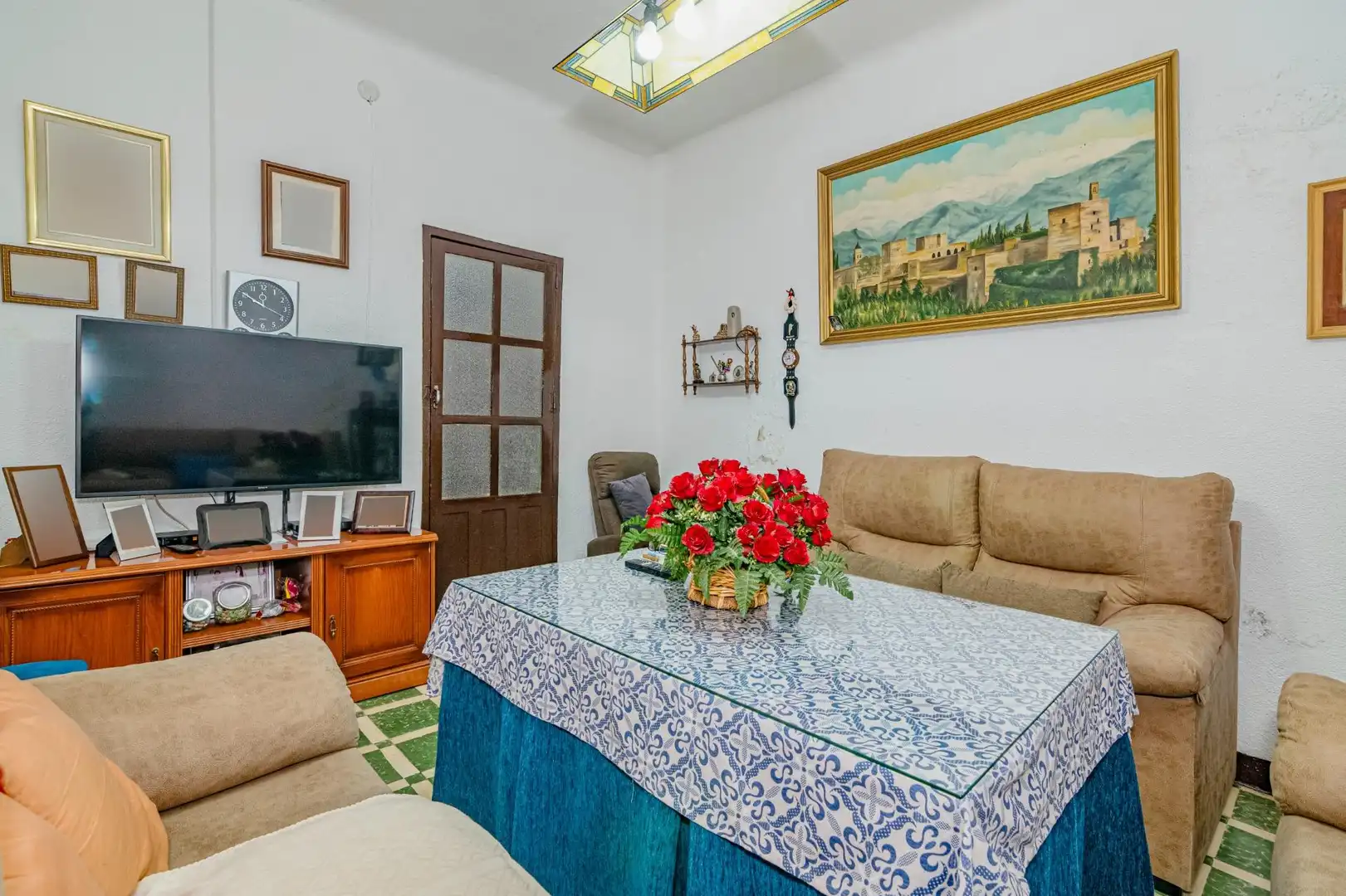 Sala d'estar de Casa adosada en venda en La Zubia amb Terrassa