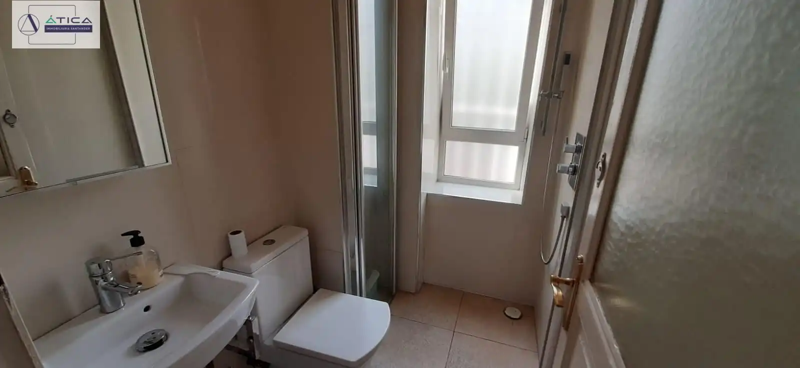 Badezimmer von Haus oder Chalet zum Verkauf in Santander mit Privatgarten, Terrasse und Möbliert