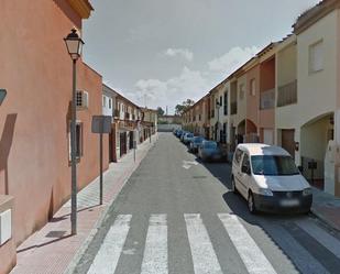 Vista exterior de Casa adosada en venda en Utrera amb Piscina comunitària