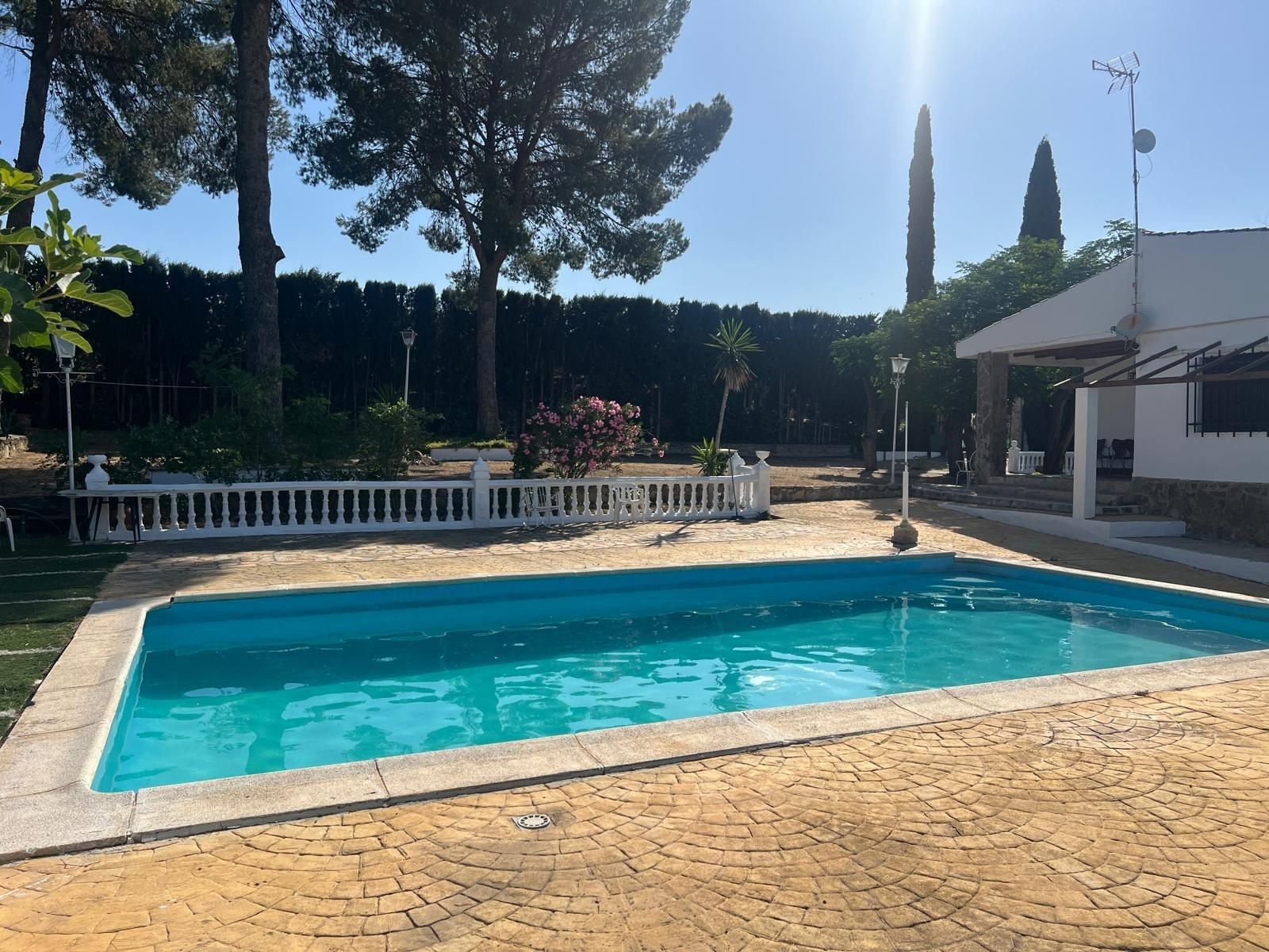 Swimming pool of House or chalet to rent in Baena  with Air Conditioner, Heating and Private garden